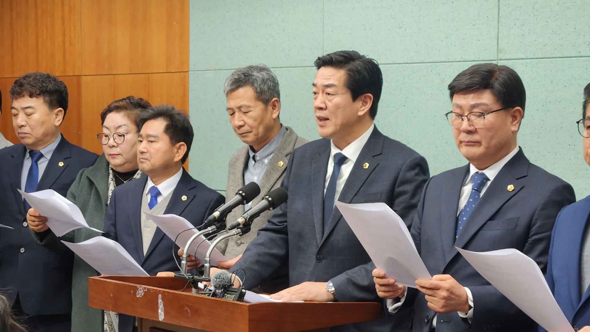 민주당 도의원, 고소·고발 대신 정책 경쟁 촉구