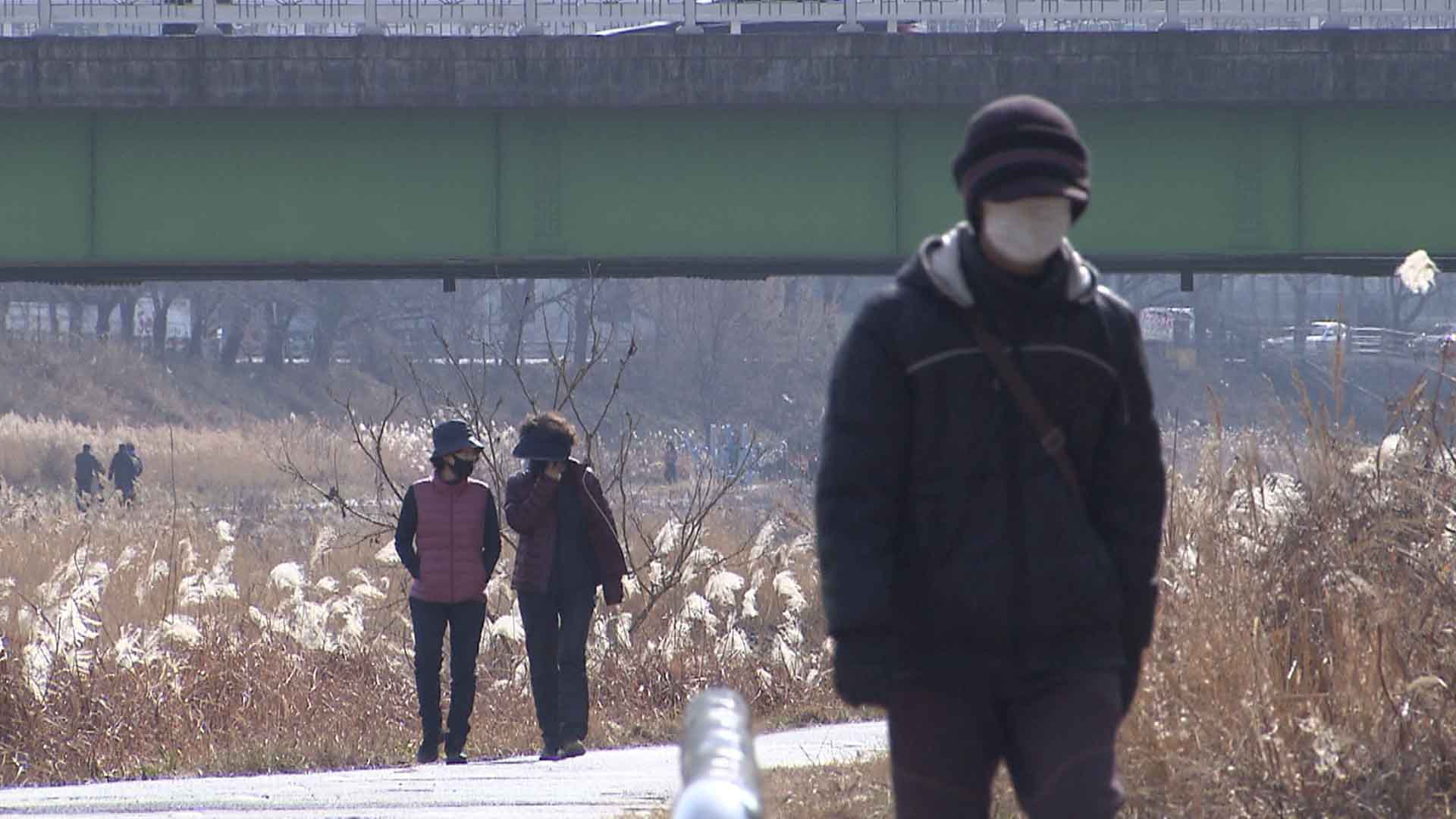 '입춘' 한낮 최고 12도.. 밤부터 비 또는 눈