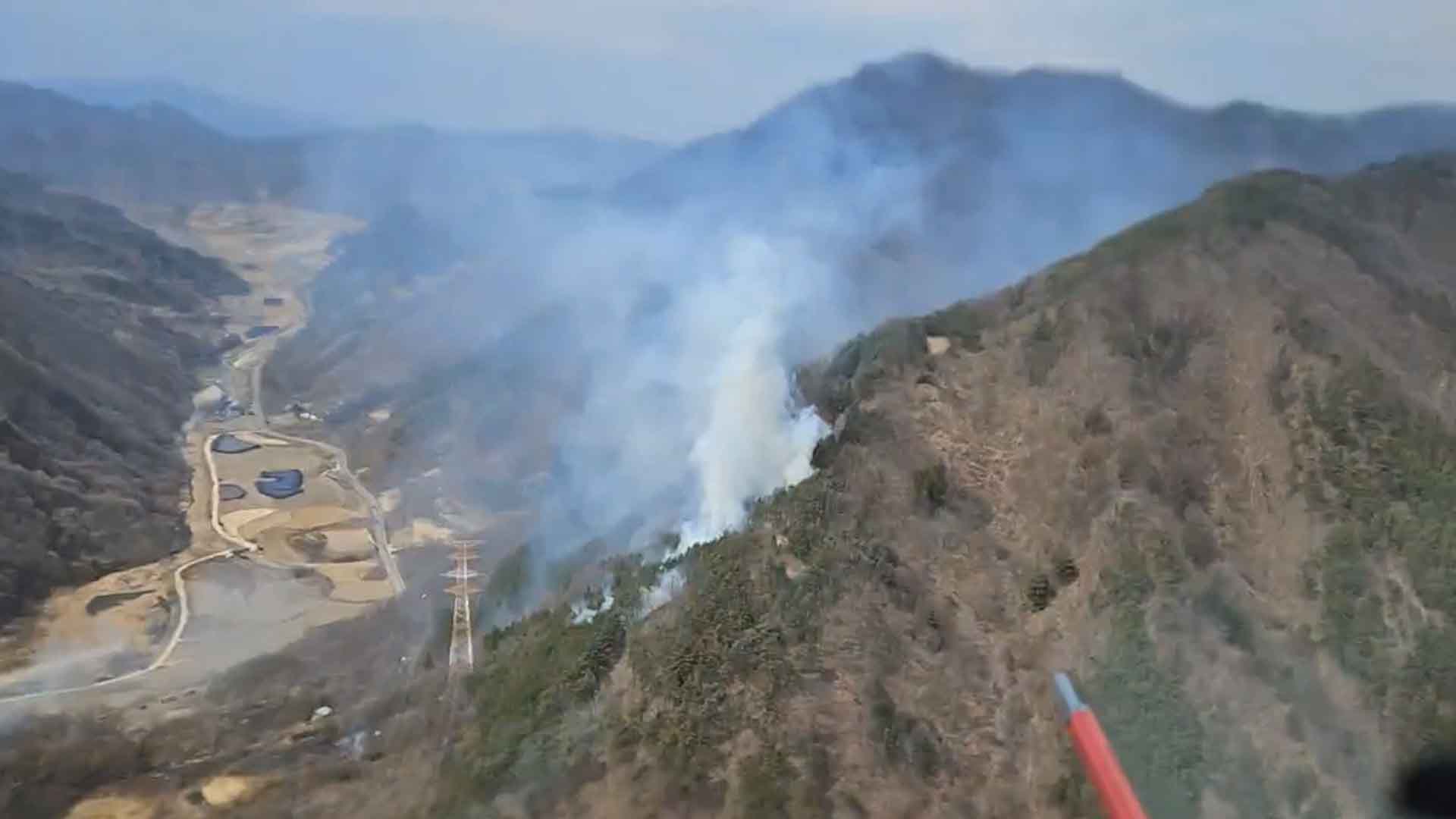 무주 산불로 주민 긴급 대피.. 강풍에 진화에 어려움