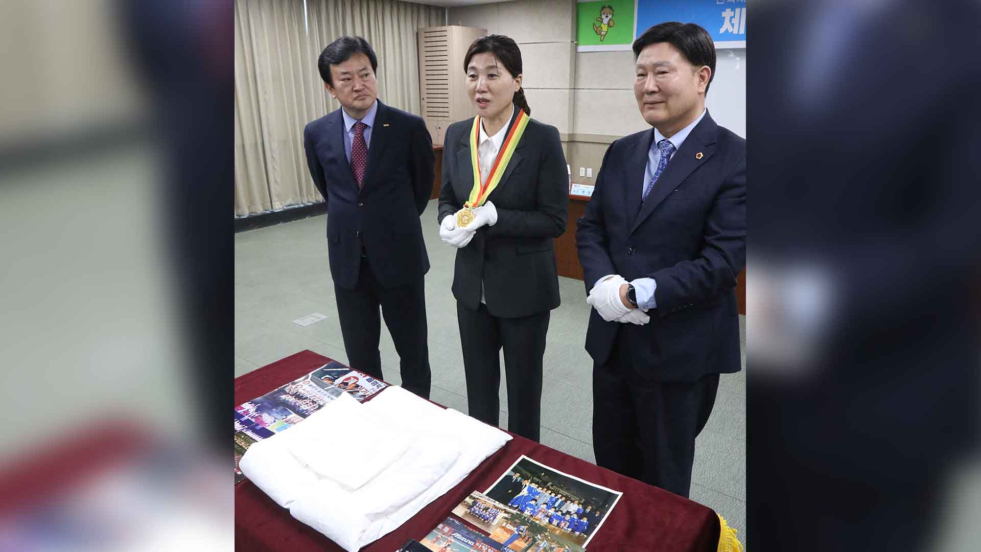 '여자배구 전설' 장윤희, 전북체육회에 소장품 기증